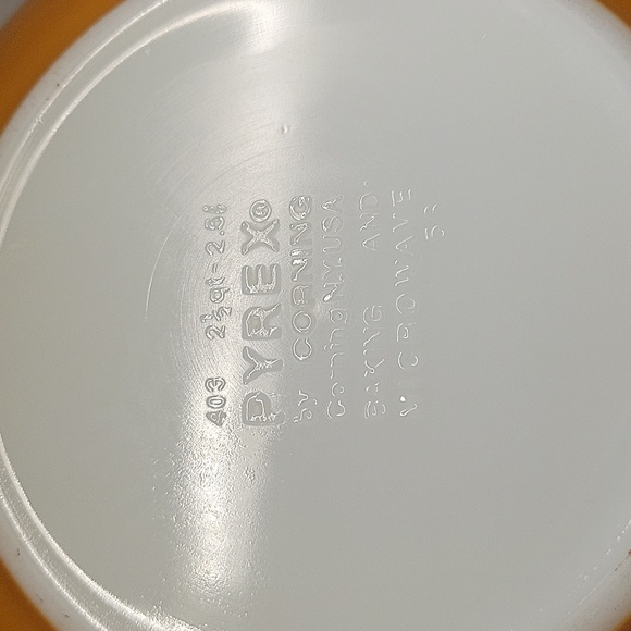 Vintage Pyrex Old Orchard Mixing Bowl 2.5 Quart - Picture 2 of 3